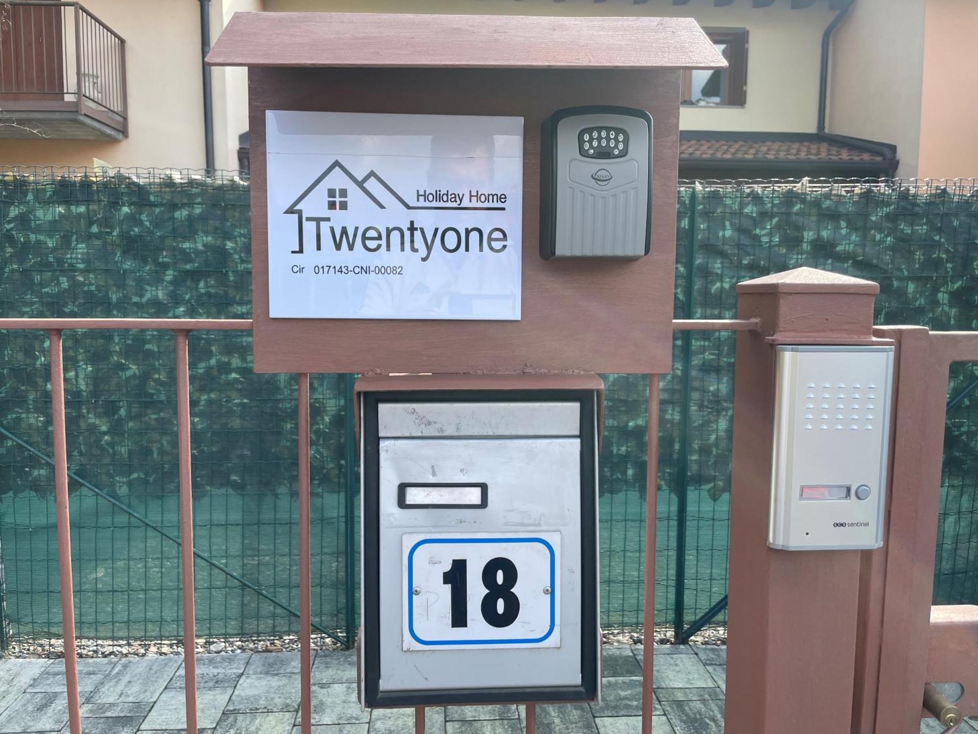 Twentyone Holiday Home ピゾーニェ エクステリア 写真